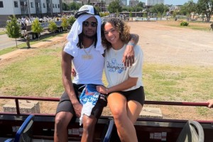 AG体育app下载-相聚洛杉矶！卡森谈女友疯三夺冠：看到她实现梦想 真让人高兴